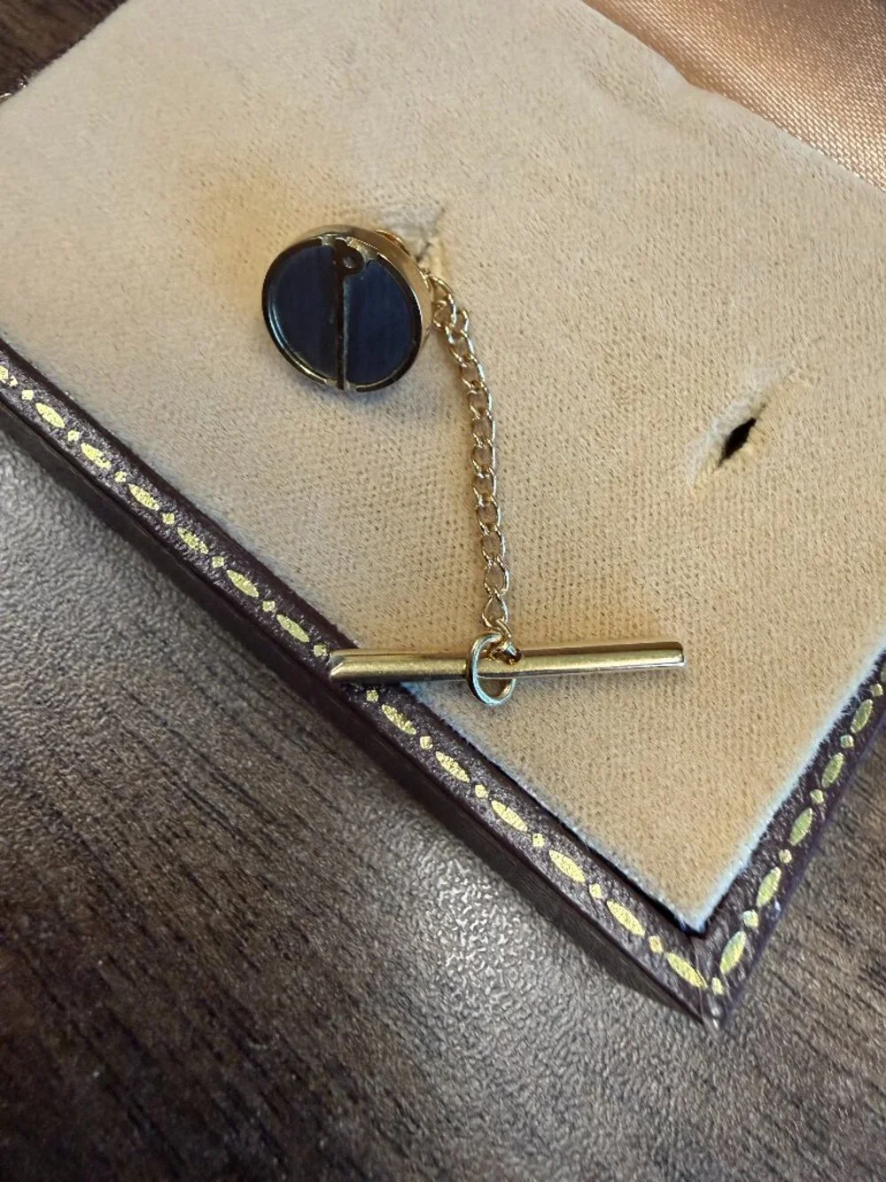 Vintage DUNHILL Gold-Plated Tie Tack/Circular Design w Chain - Picture 2 of 4